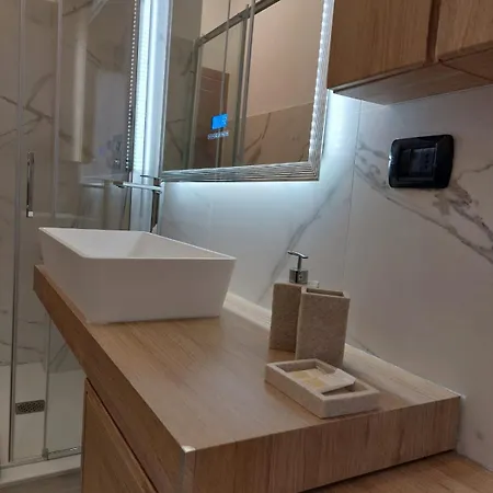 4 Piano Apartment